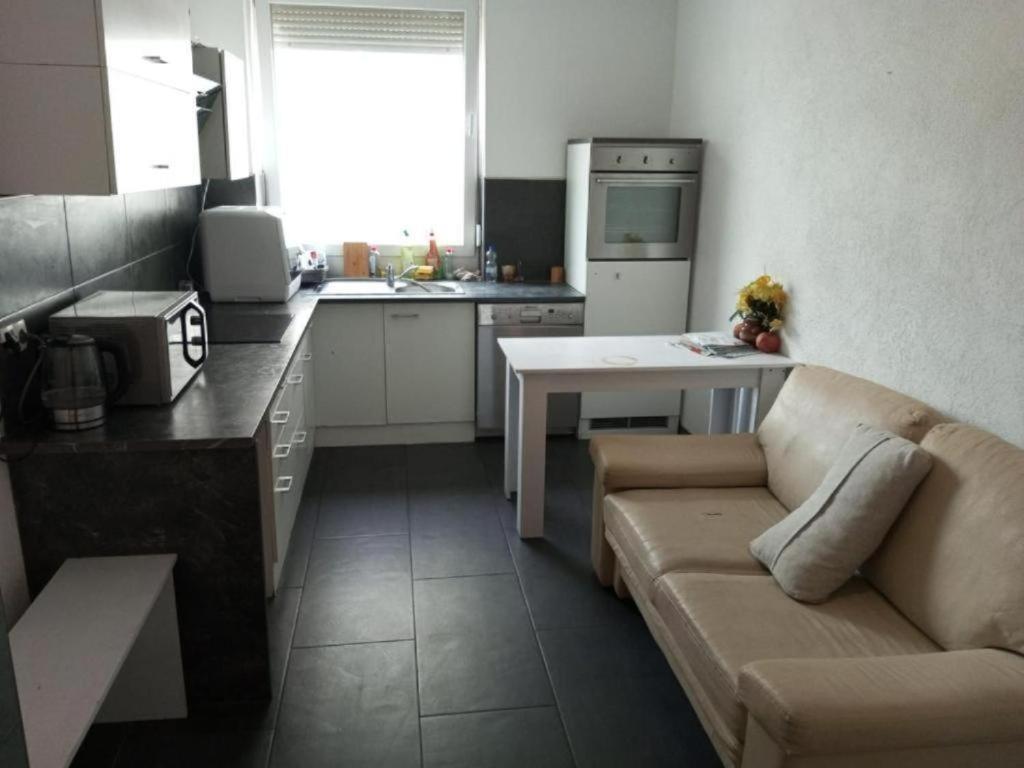 Gemuetliches Lisa Zimmer Mit Gemeinschaftskueche Heilbronn Zentrum Extérieur photo