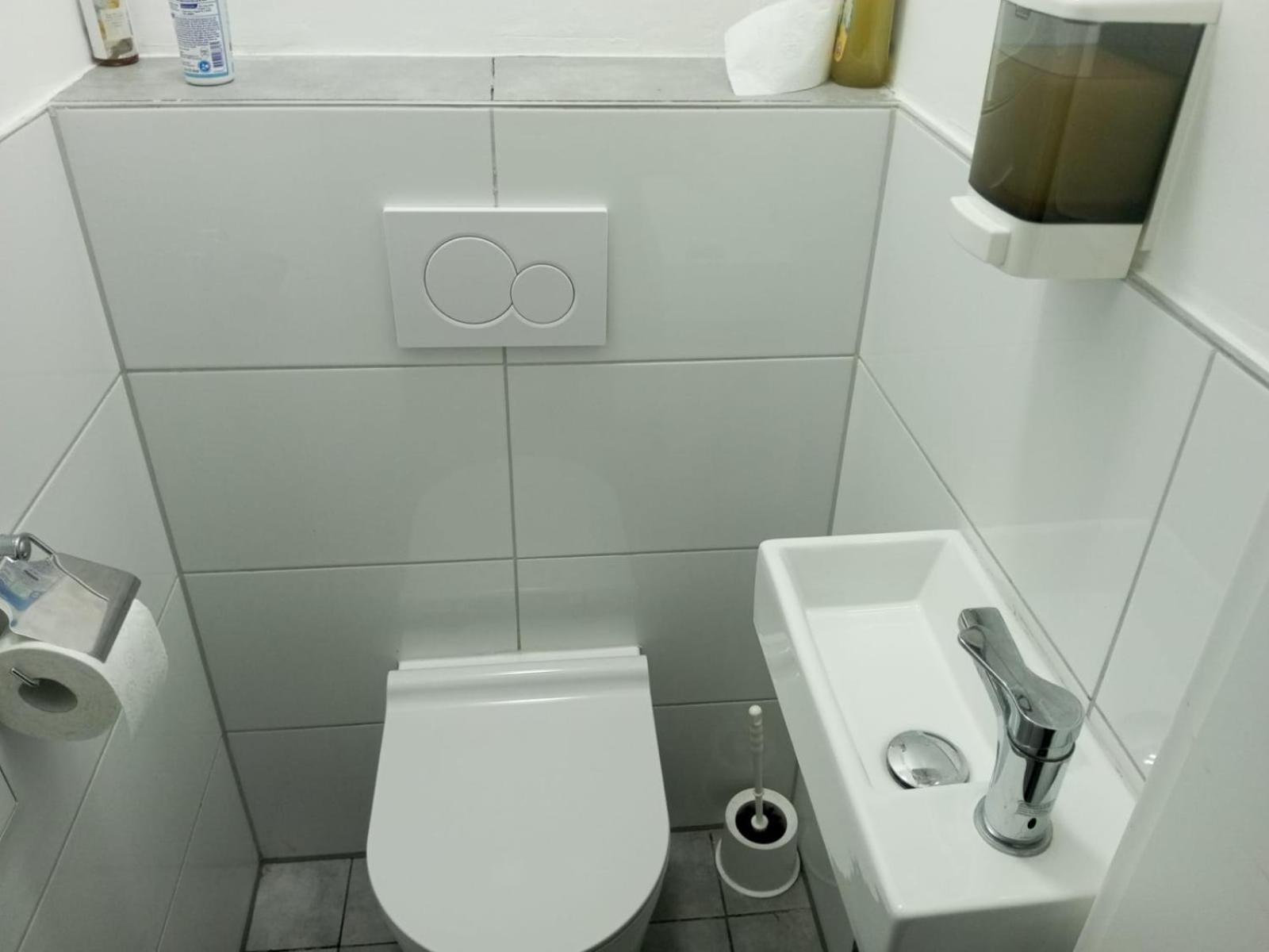 Gemuetliches Lisa Zimmer Mit Gemeinschaftskueche Heilbronn Zentrum Extérieur photo