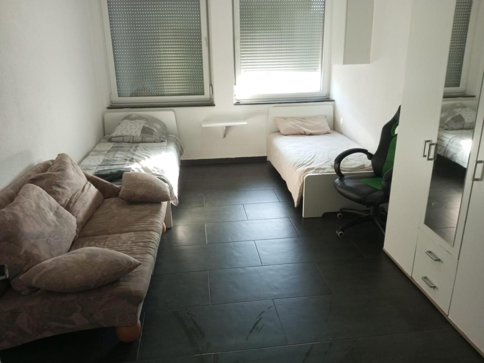 Gemuetliches Lisa Zimmer Mit Gemeinschaftskueche Heilbronn Zentrum Extérieur photo