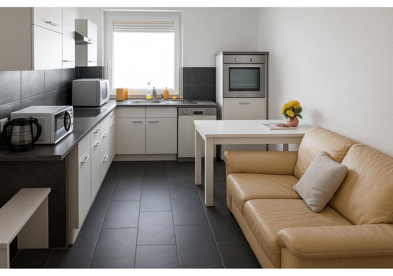 Gemuetliches Lisa Zimmer Mit Gemeinschaftskueche Heilbronn Zentrum Extérieur photo
